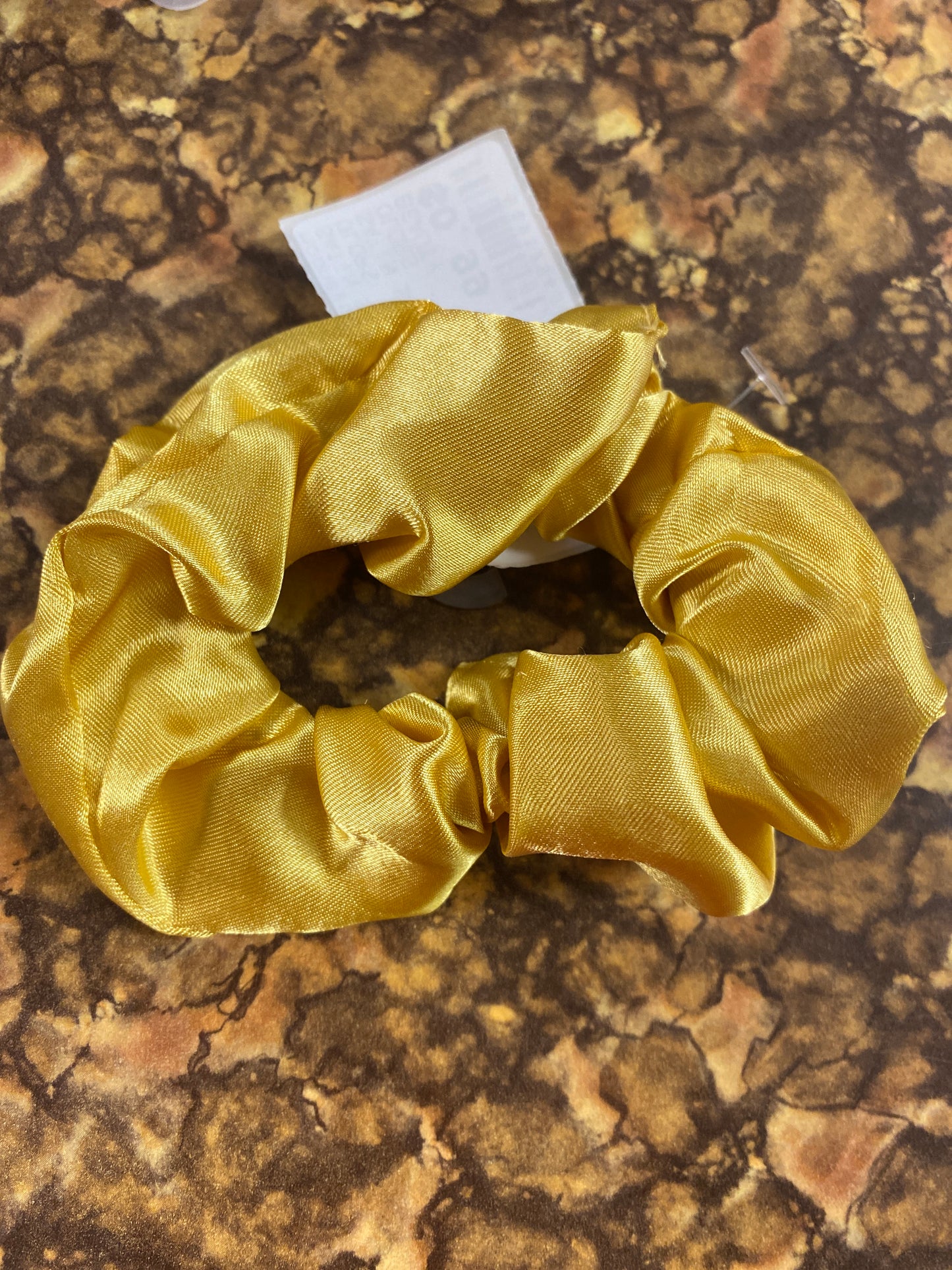 SATIN SCRUNCHIE MEDIUM GOLD