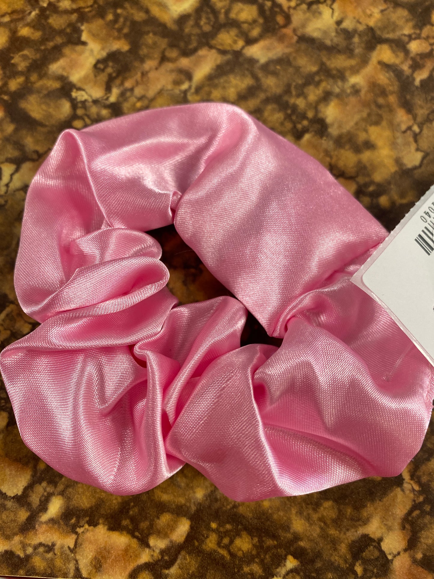 SATIN SCRUNCHIE MEDIUM PINK
