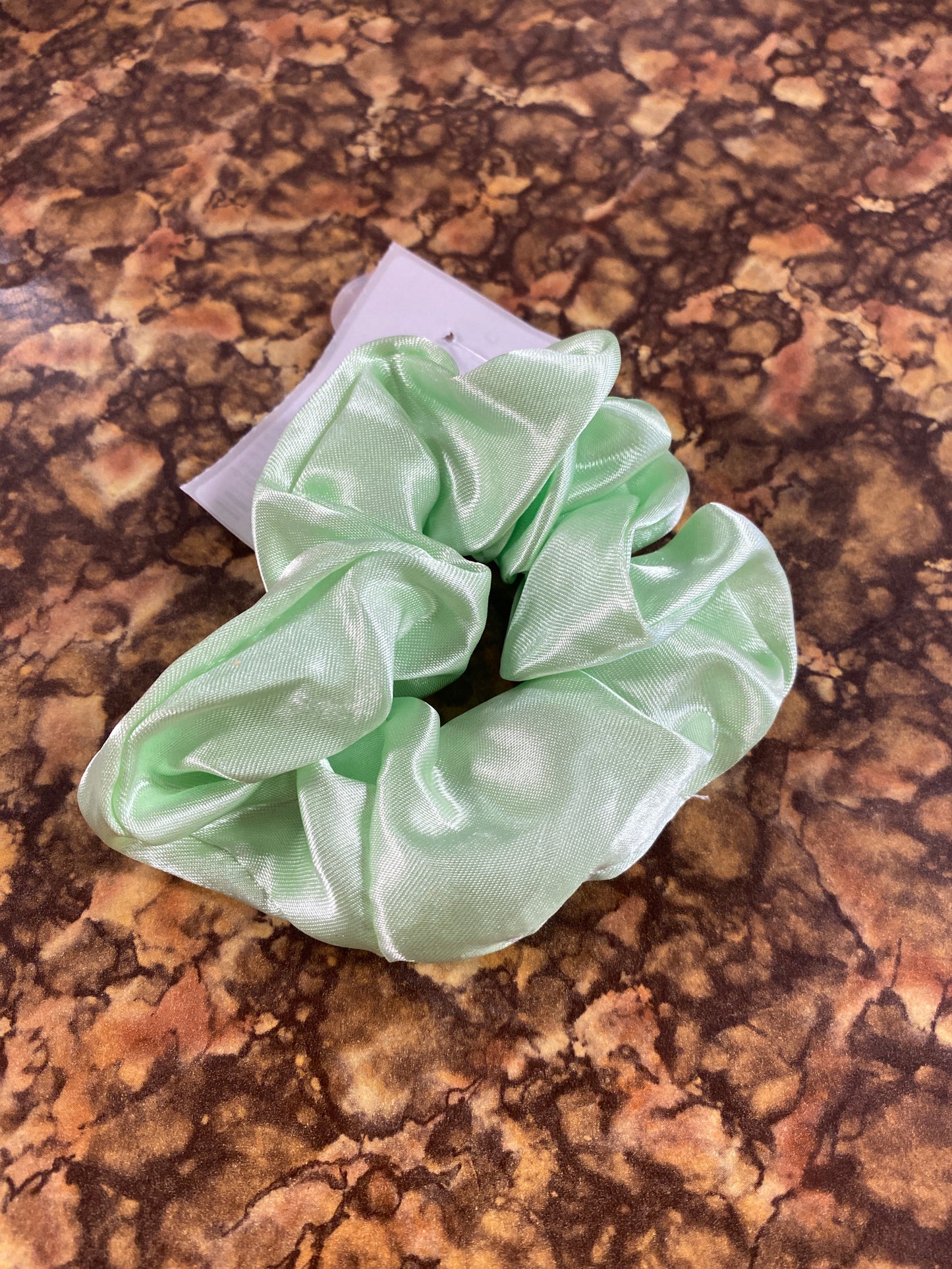 SATIN SCRUNCHIE KEY LIME