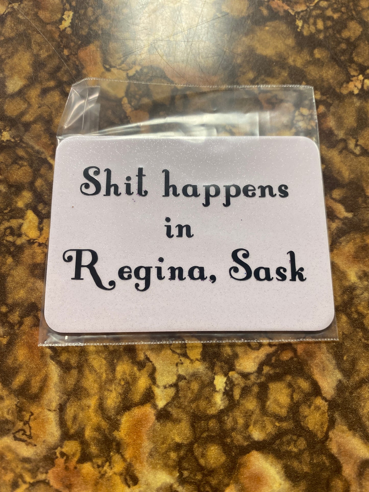 MAGNET SHIT HAPPENS REGINA