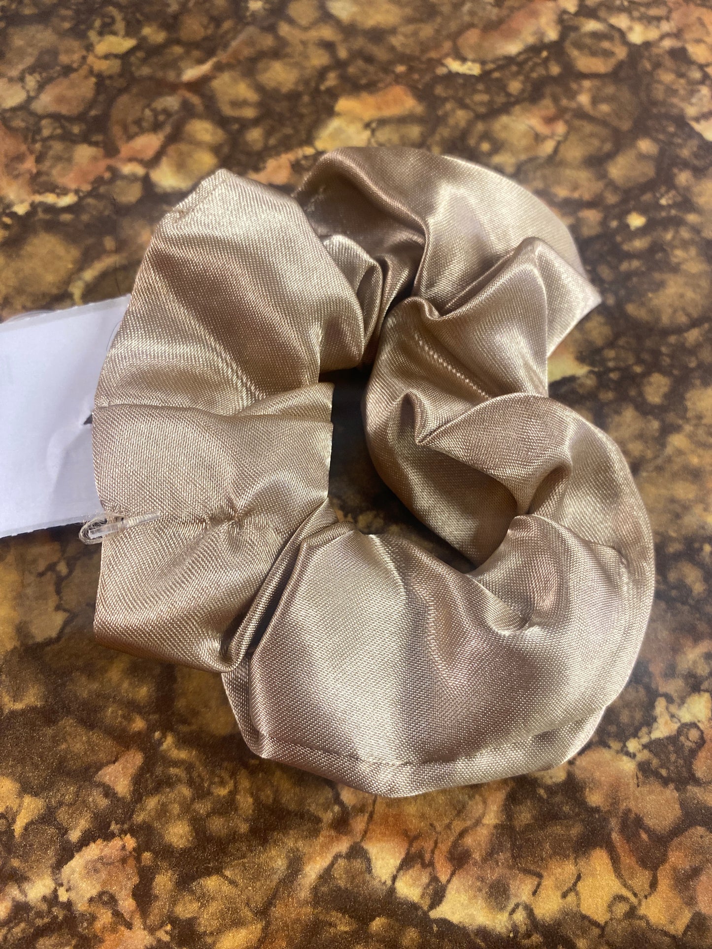 SATIN SCRUNCHIE LIGHT GOLD
