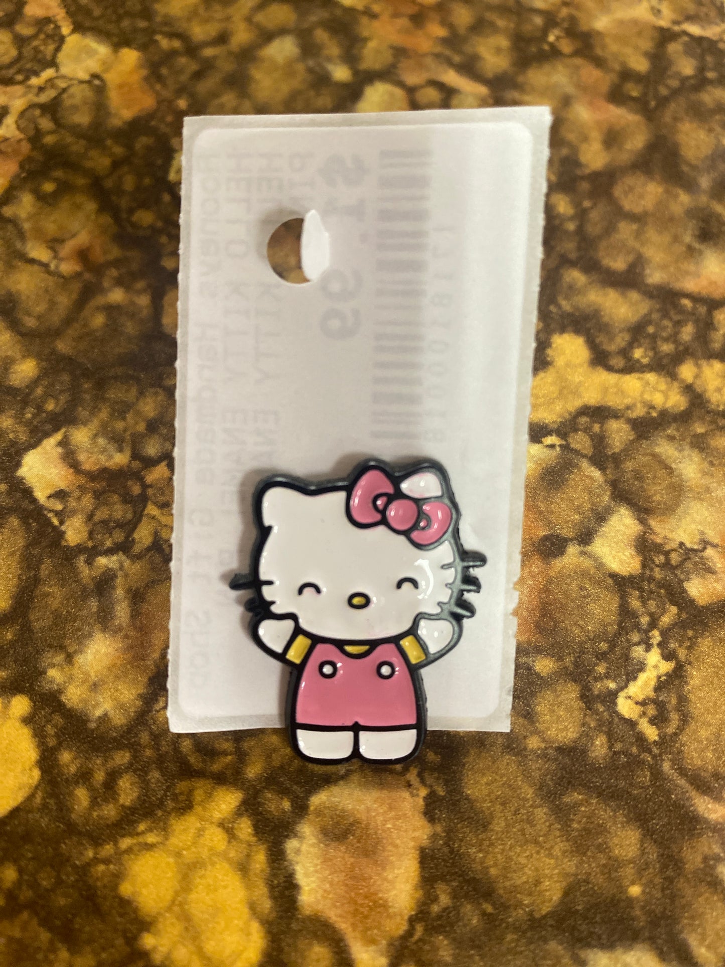 HELLO KITTY IN PINK PIN