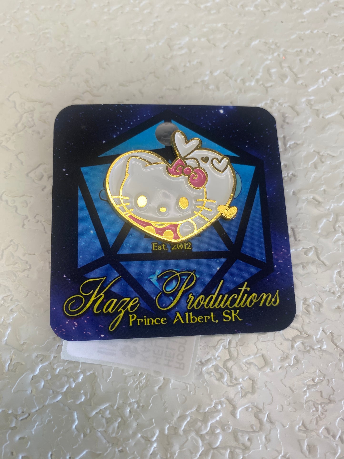 HELLO KITTY HEART PIN