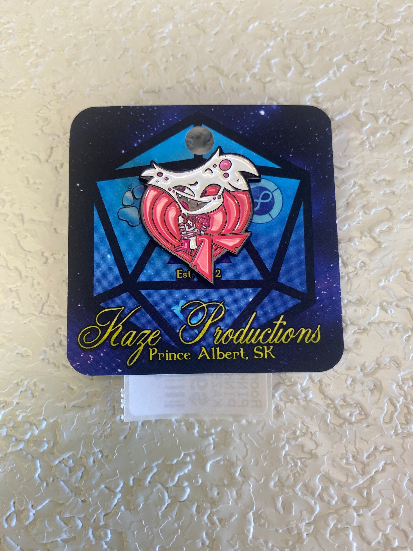 PINK WHITE EYES HEART PIN