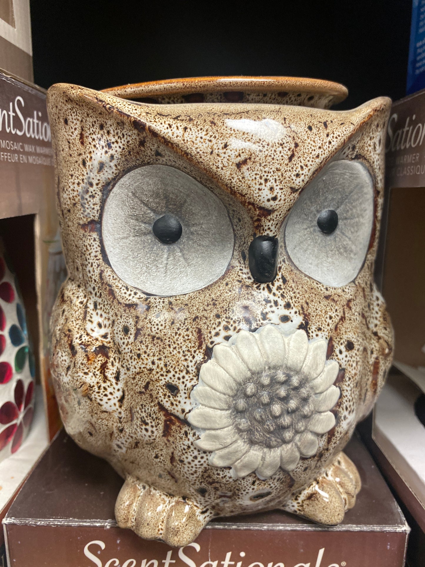 Owl with flower scent warmer