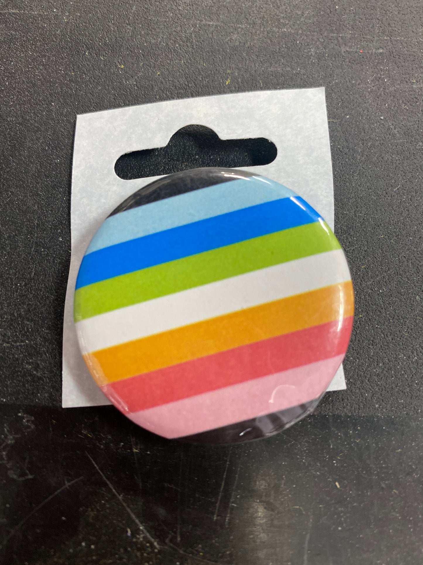 QUEER PRIDE BUTTON