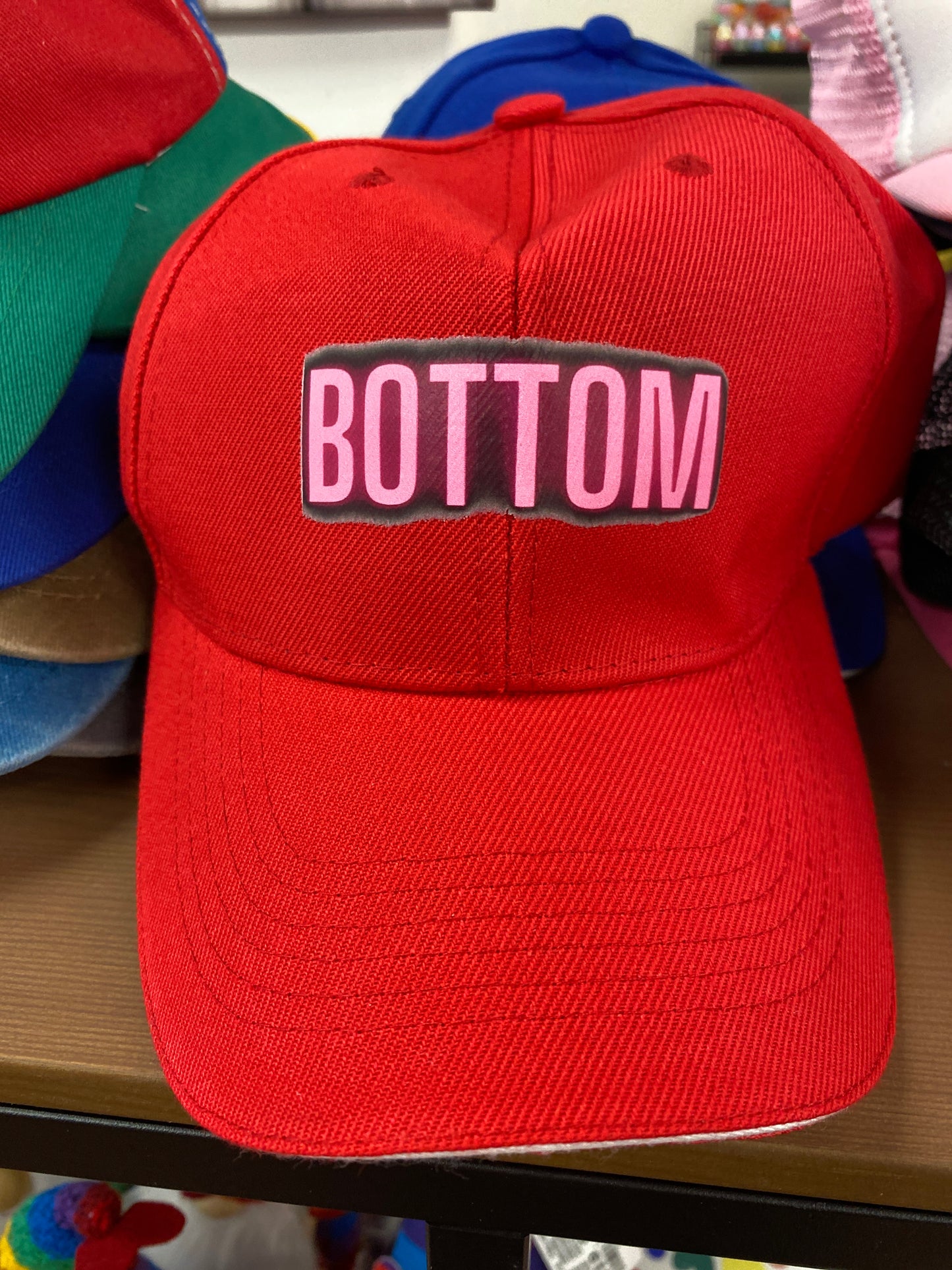 BASEBALL HAT BOTTOM RED