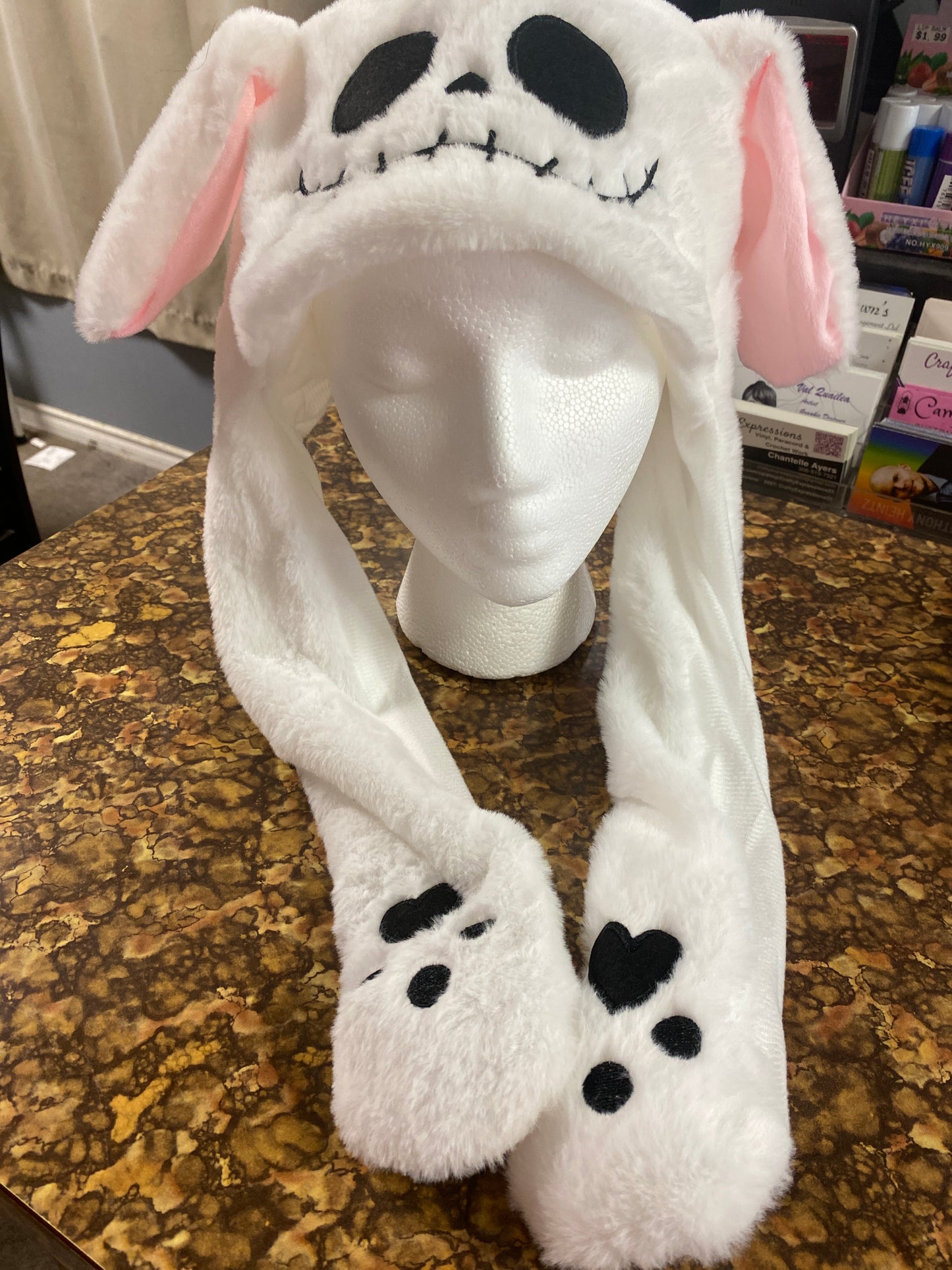 SKULL PLUSH PUMP HAT