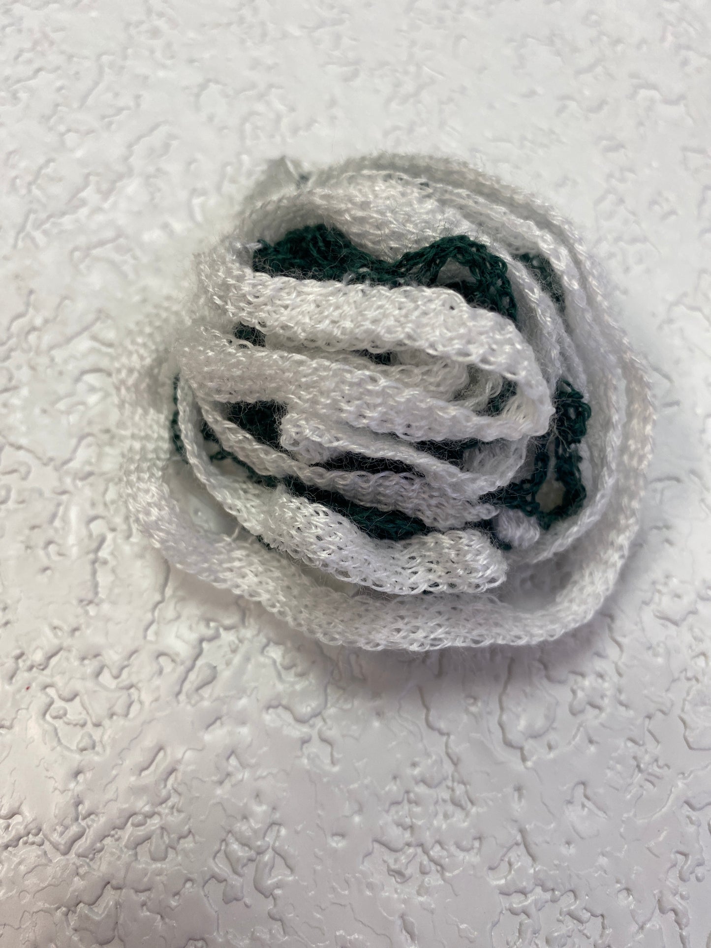 GREEN WHITE FLOWER CLIP