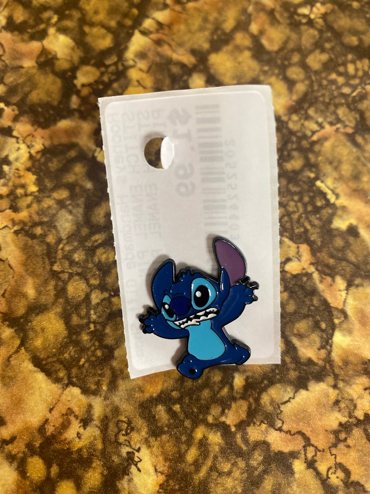 STITCH RUN ENAMEL PIN
