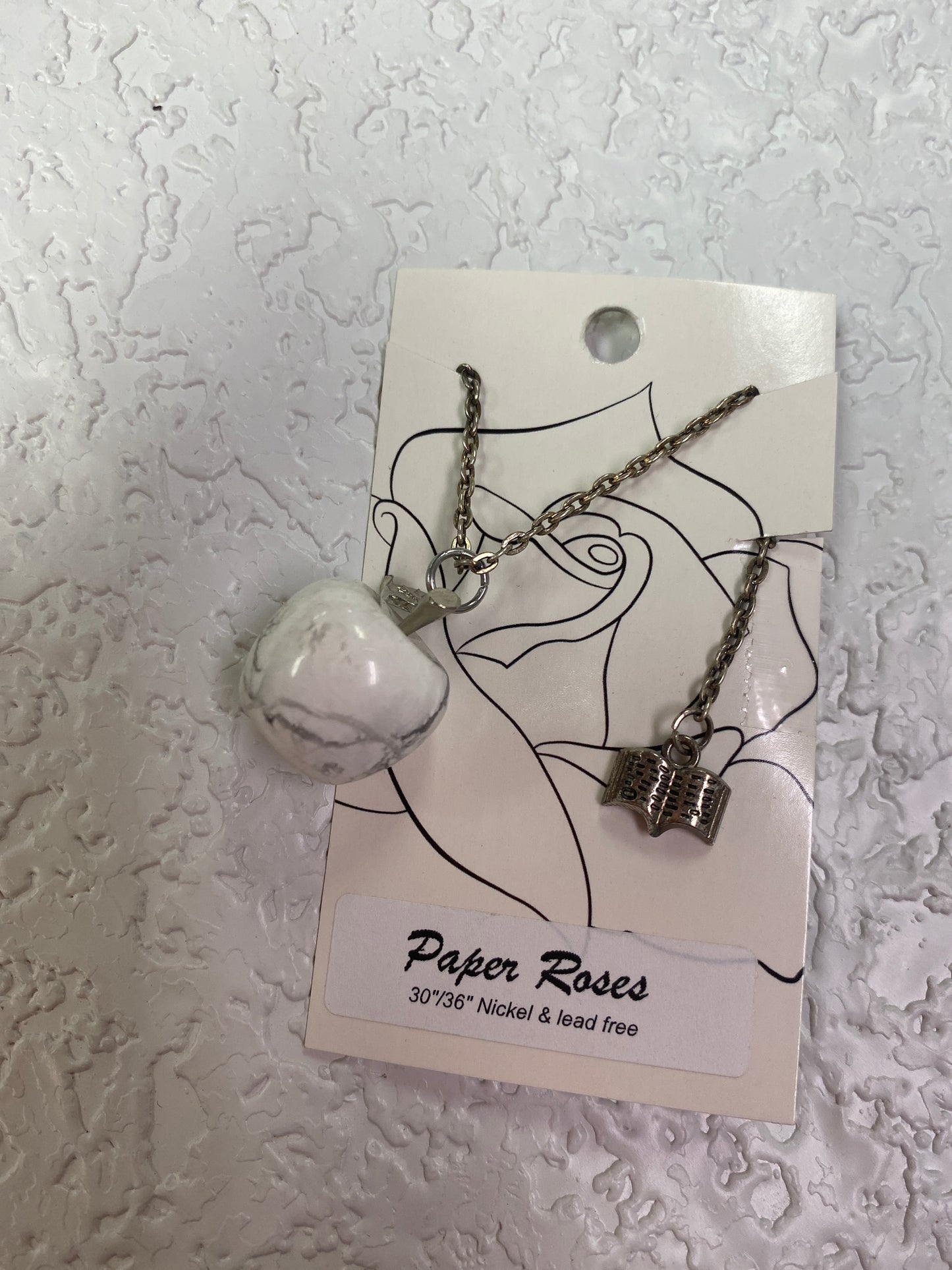 HOWLITE APPLE NECKLACE
