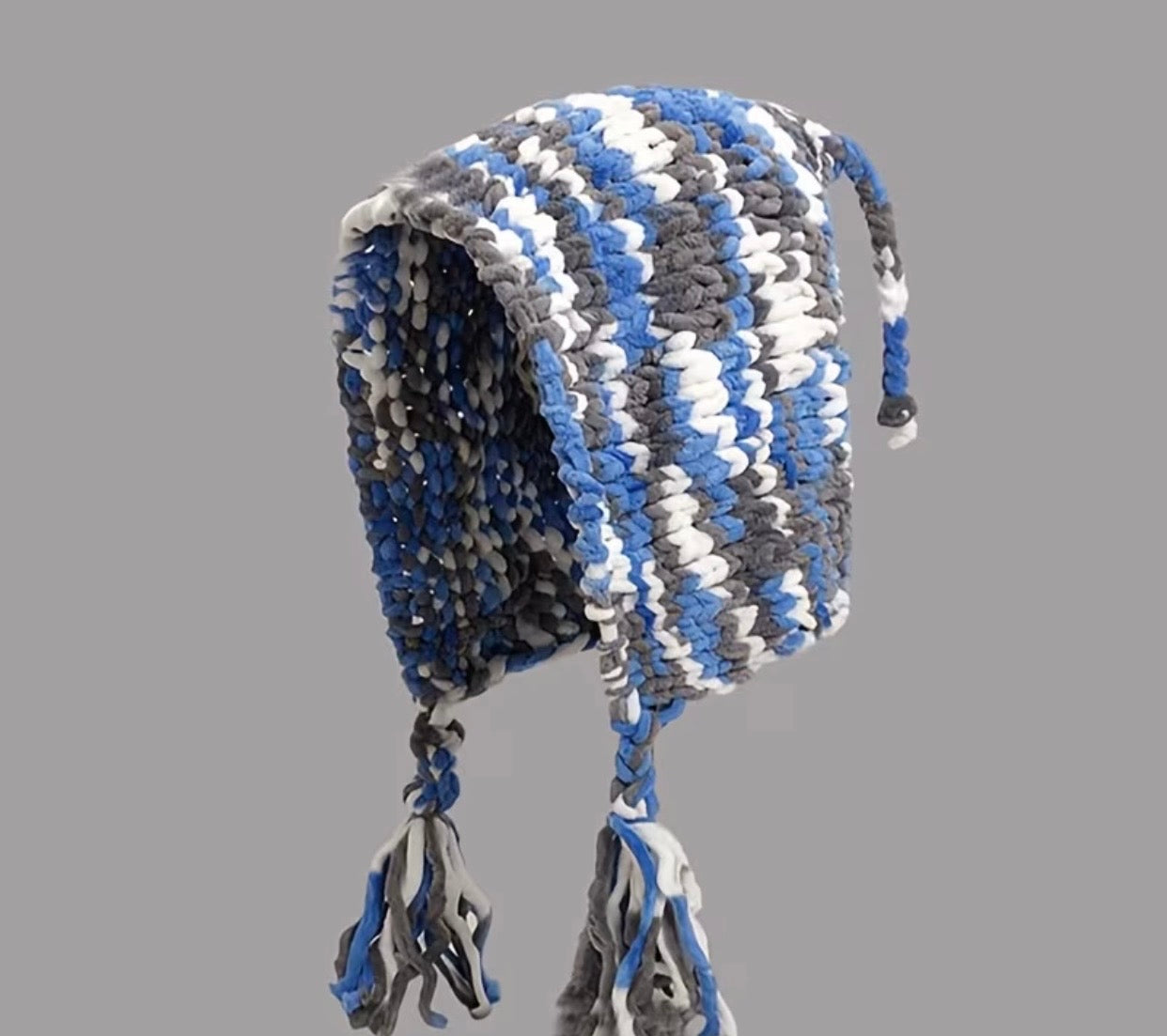 BLUE YARN BEANIE