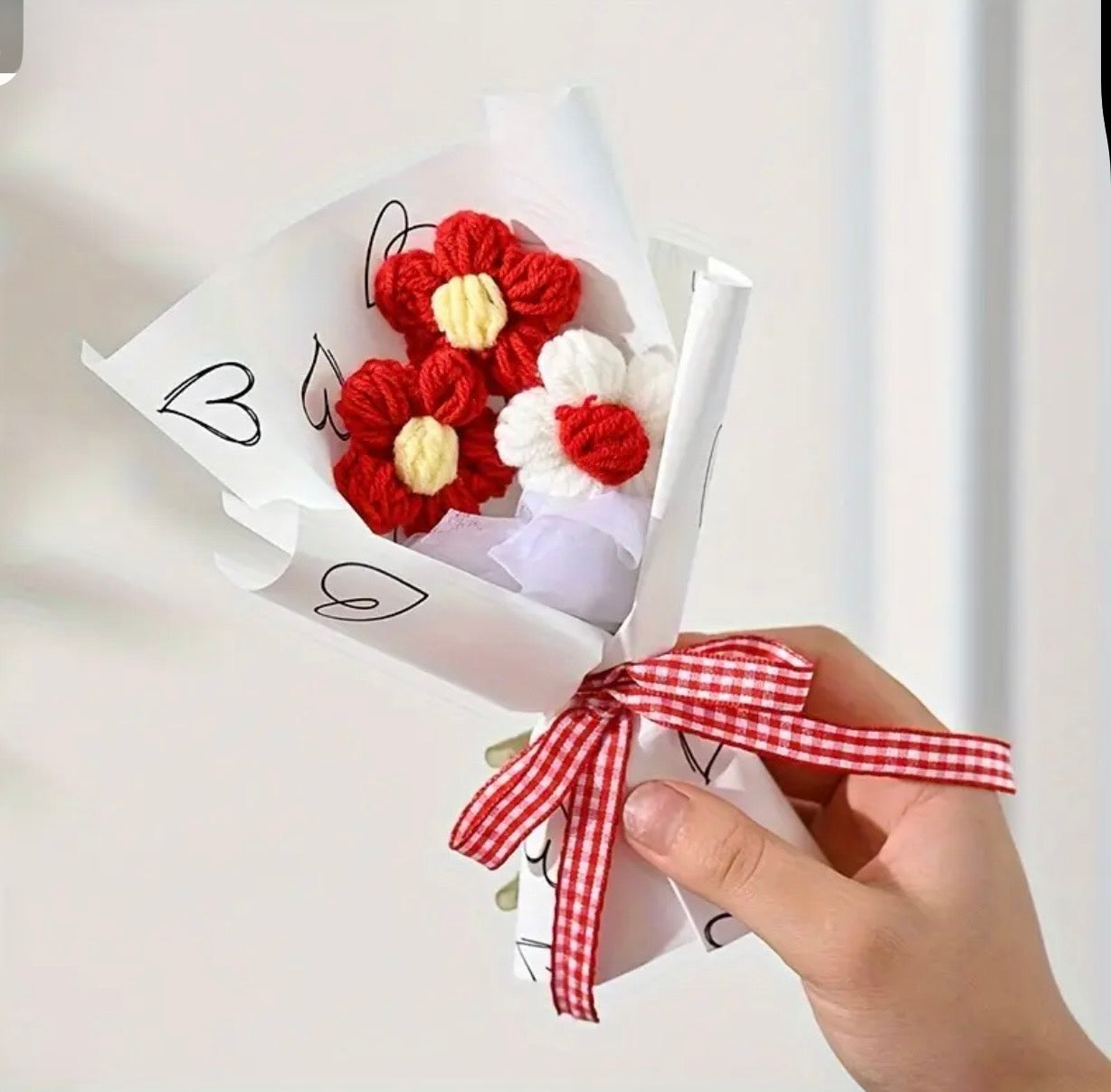 CHARMING MINI KNITTED FLOWER BOUQUET