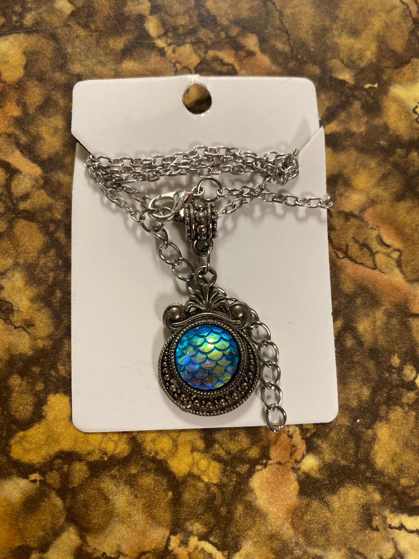 MERMAID SCALE NECKLACE LIGHT BLUE