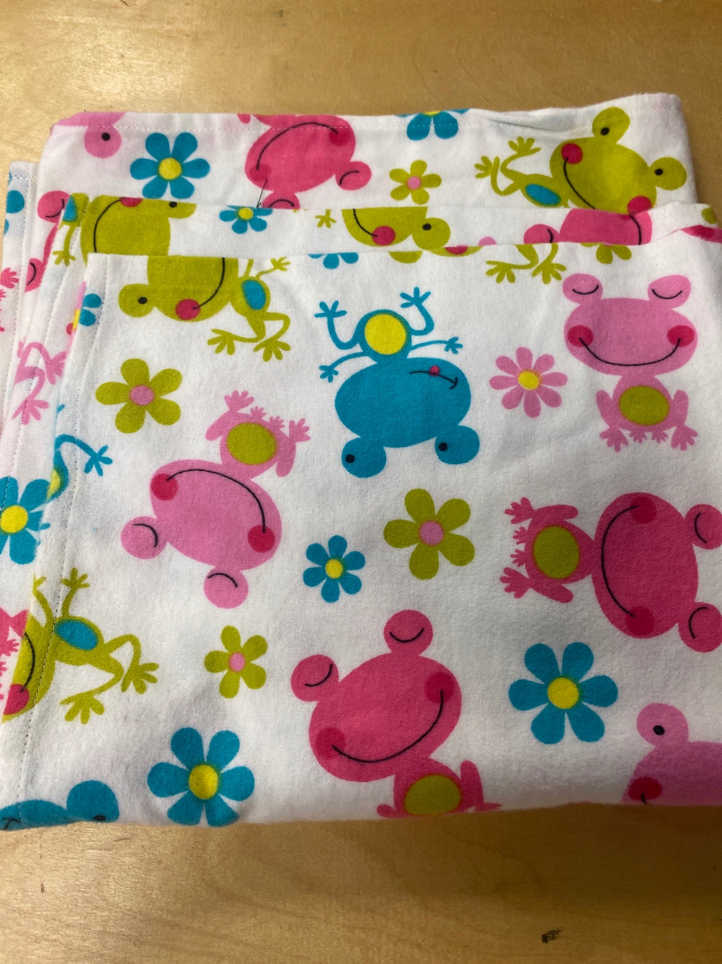 FROGS RECIVING BLANKET