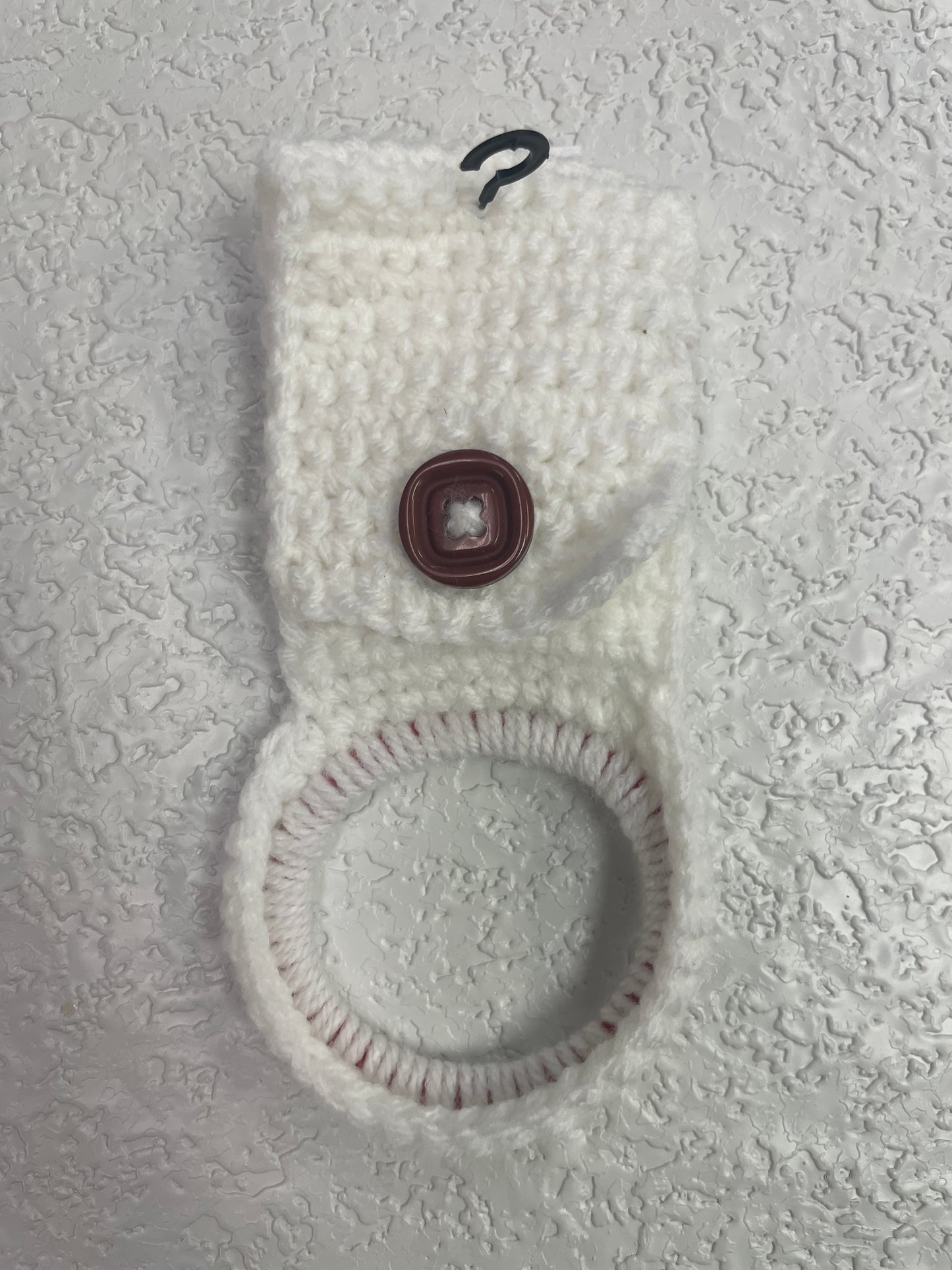 TEATOWEL HOLDER WHITE WITH BROWN BUTTON