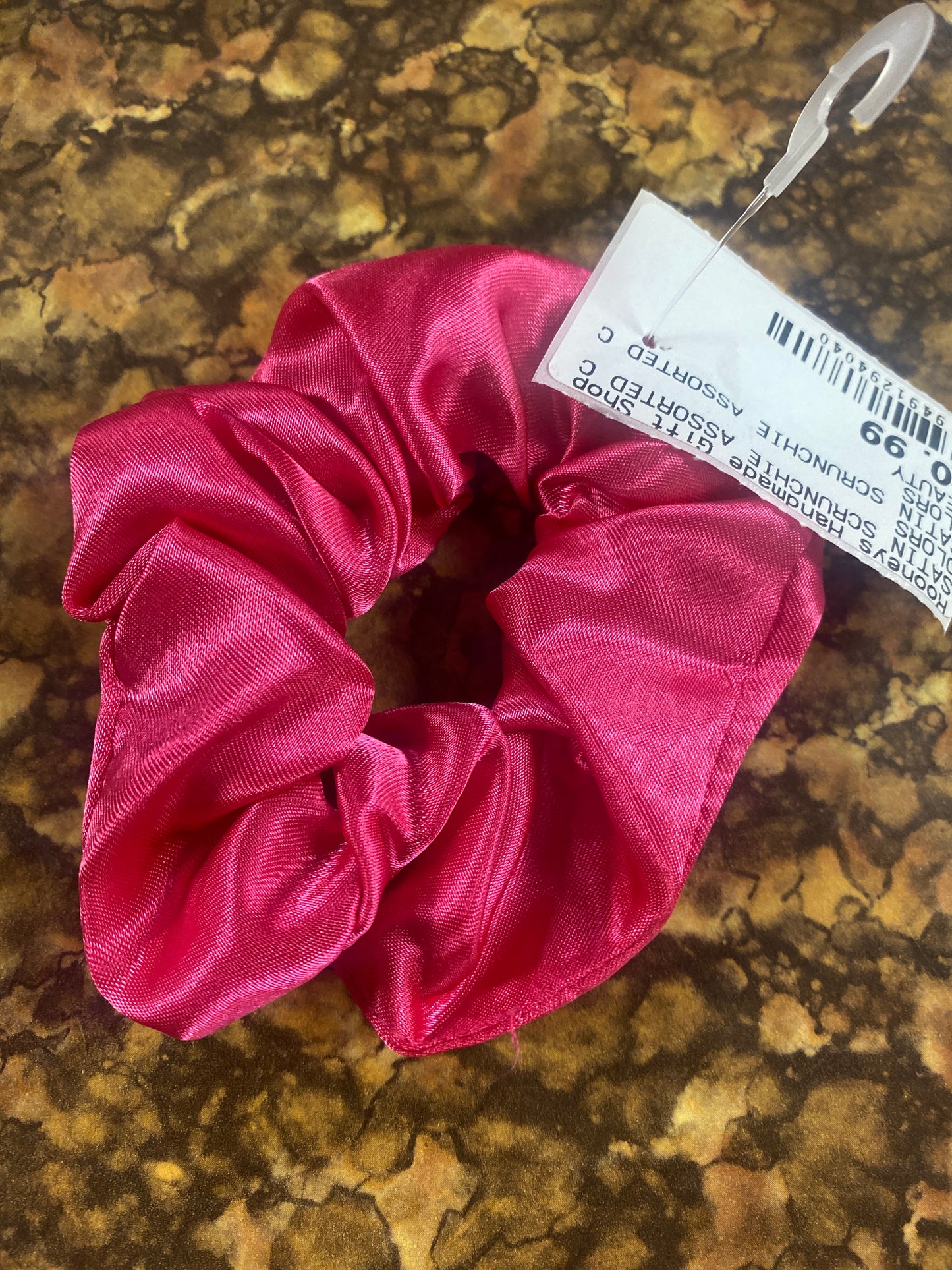 SATIN SCRUNCHIE RED PINK