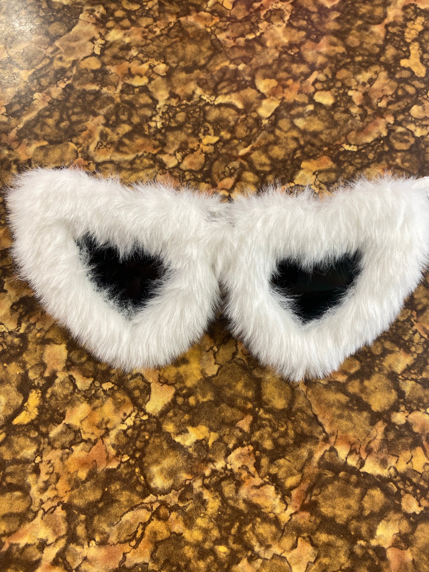 WHITE FURRY HEART GLASSES