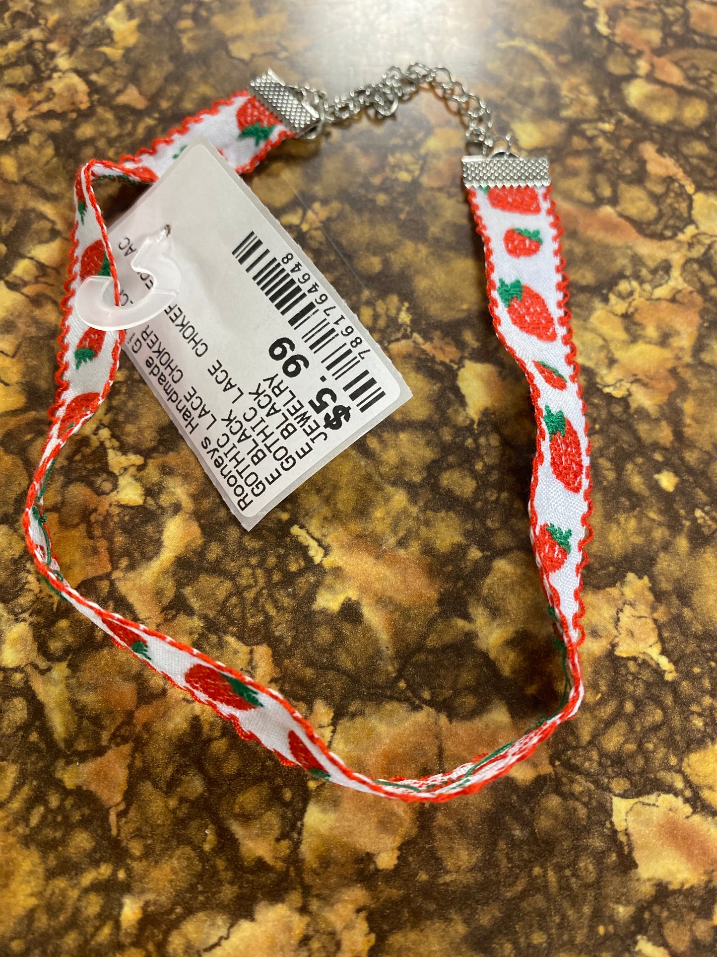 STRAWBERRY CHOKER