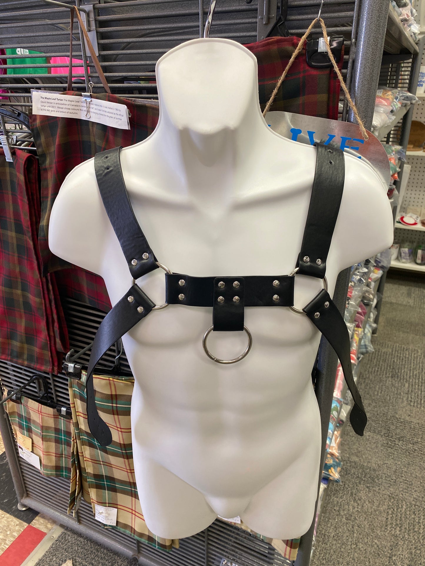 BLACK LEATHER CHEST HARNESS