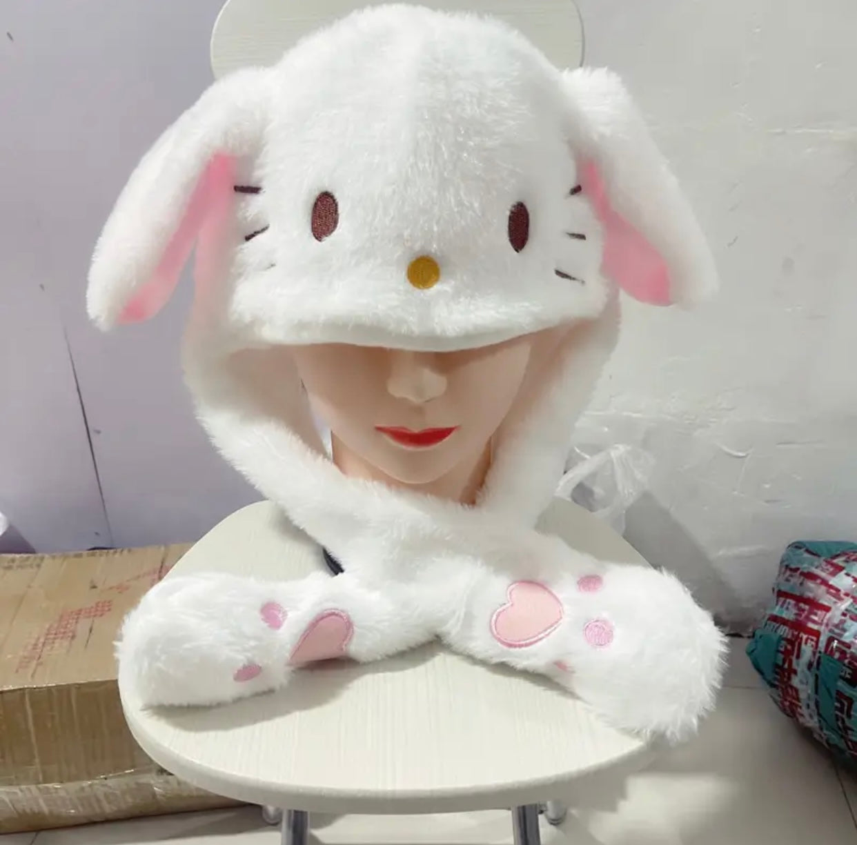 HELLO KITTY PUMP HAT