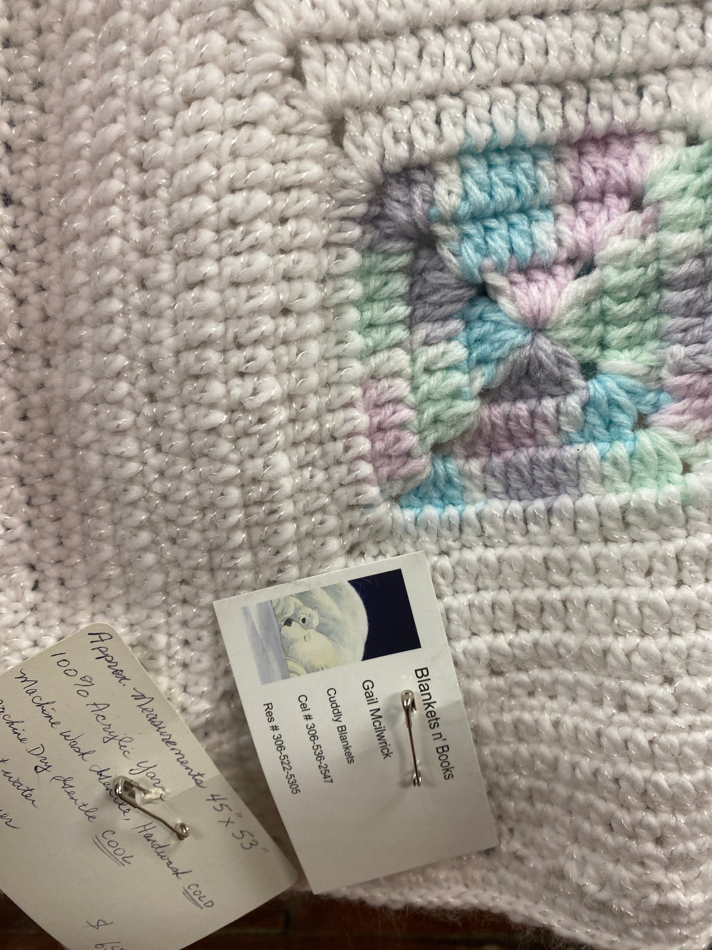 WHITE COLOUR SQUARES KNIT BLANKET