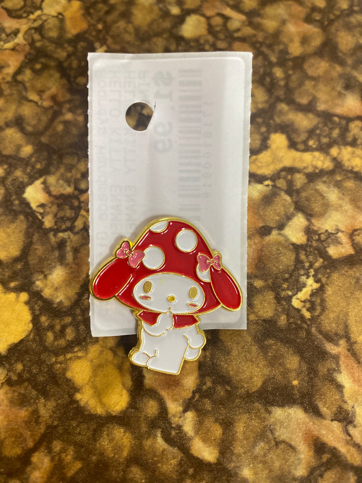 HELLO KITTY FREIND MUSHROOM HAT PIN