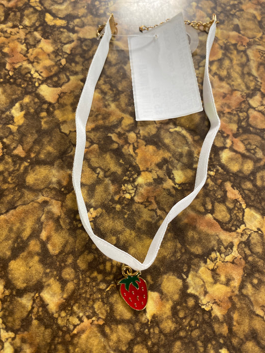 WHITE VELVET STRAWBERRY CHOKER