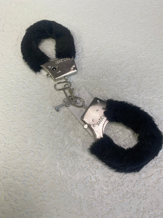FUZZY HAND CUFFS