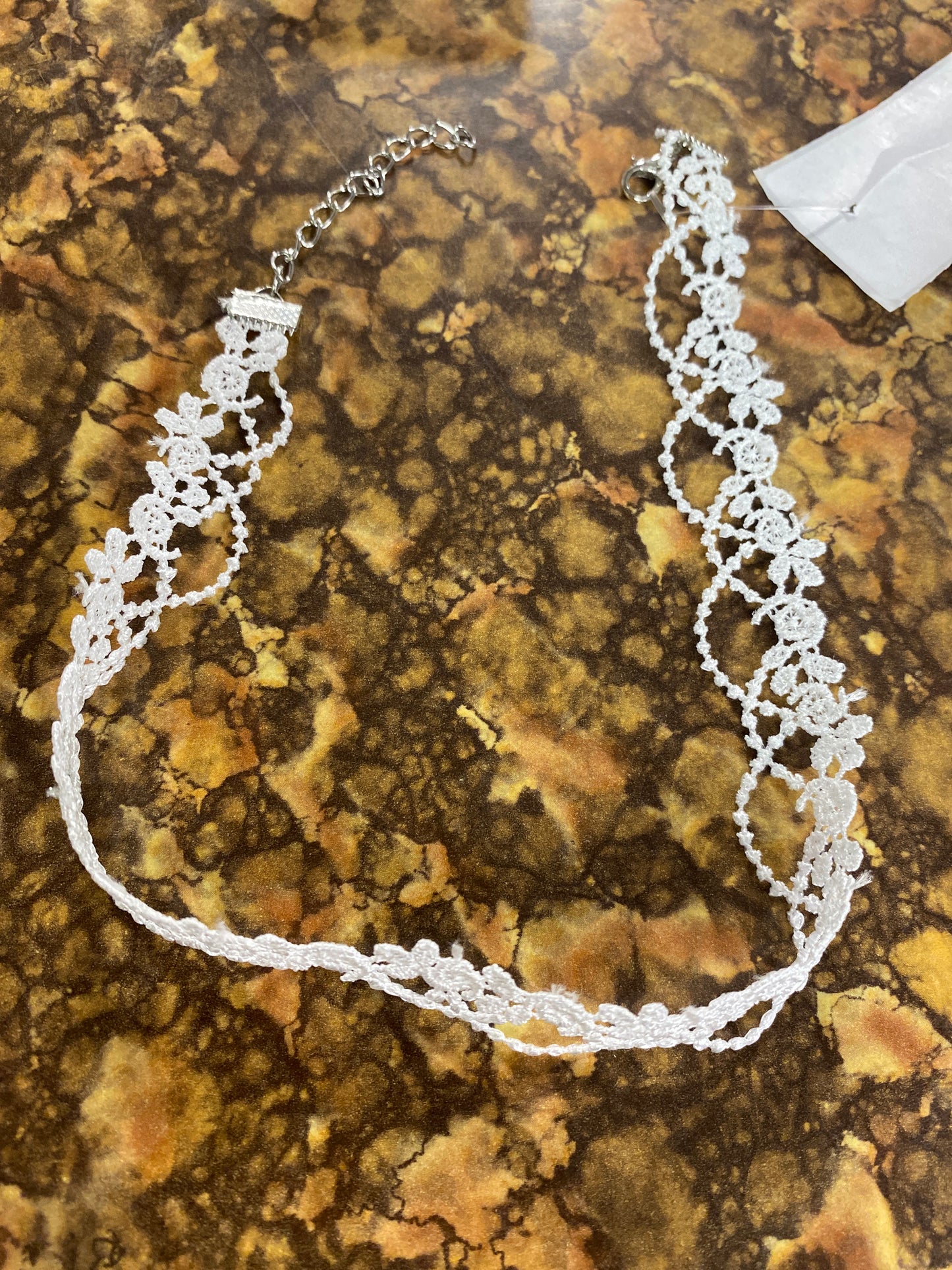 WHITE LACE CHOKER