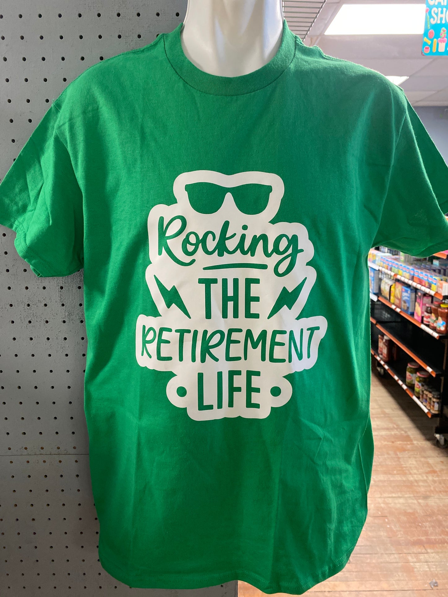ADULT T SHIRT MEDIUM GREEN ROCKING THE RETIREMENT LIFE