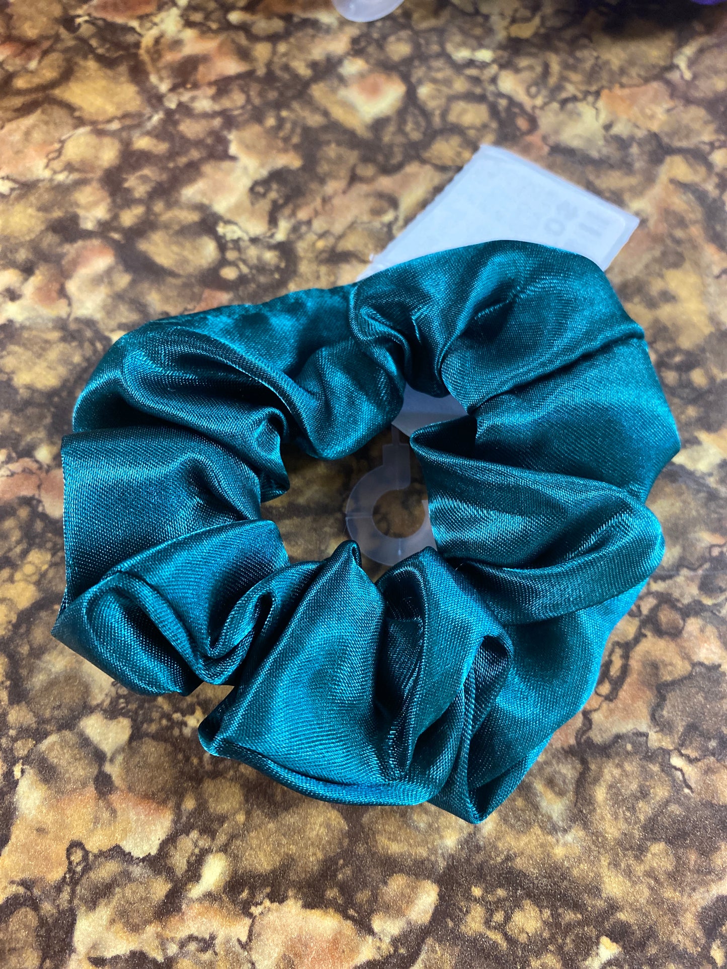 SATIN SCRUNCHIE DARK GREEN