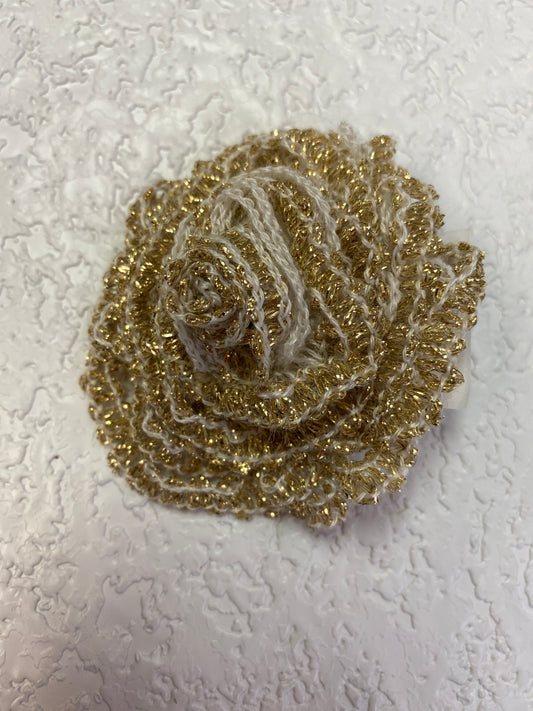 LIGHT GOLD FLOWER CLIP