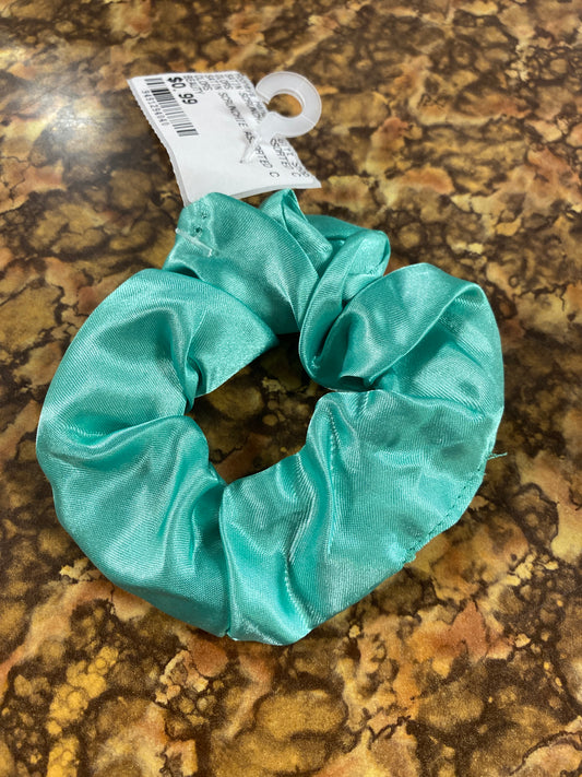 SATIN SCRUNCHIE MINT GREEN