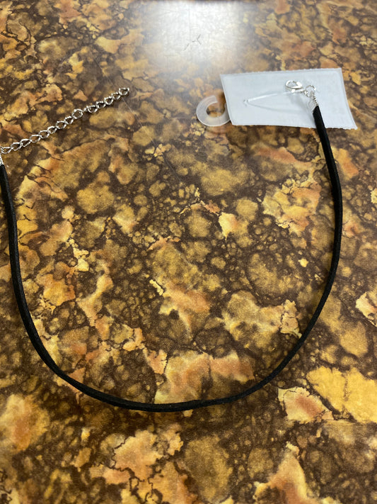 BLACK VELVET CHOKER