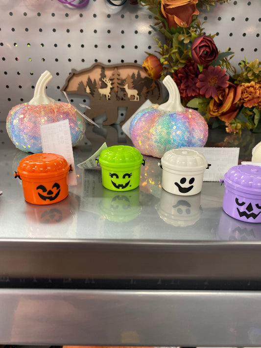 CLASSIC HALLOWEEN MINI BUCKETS