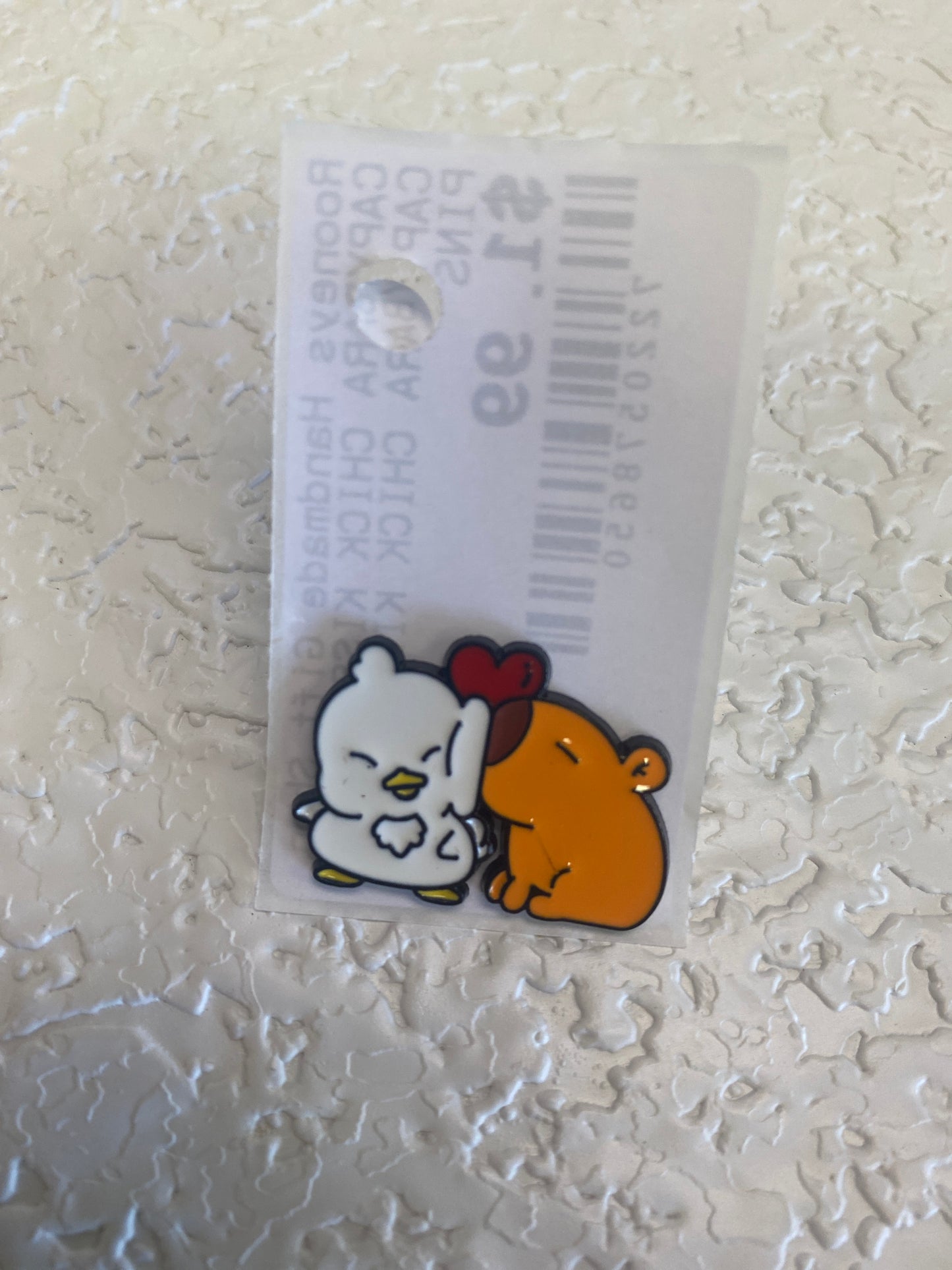 CAPYBARA CHICK KISS PIN
