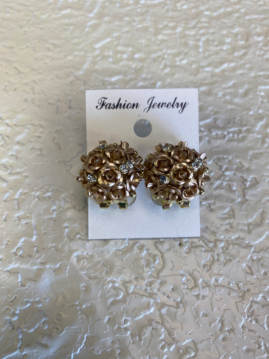 ROSE FLOWER STUD EARRINGS CHAMPAGNE