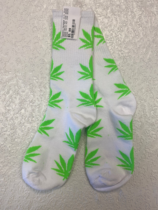 GREEN WHITE POT LEAF SOCKS
