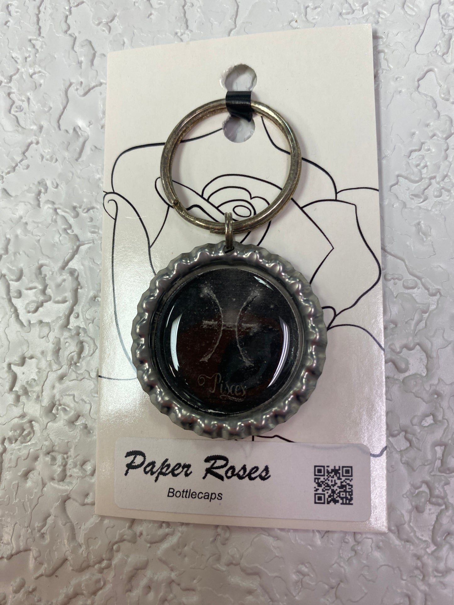 SILVER PISCES BOTTLE CAP KEYCHAIN