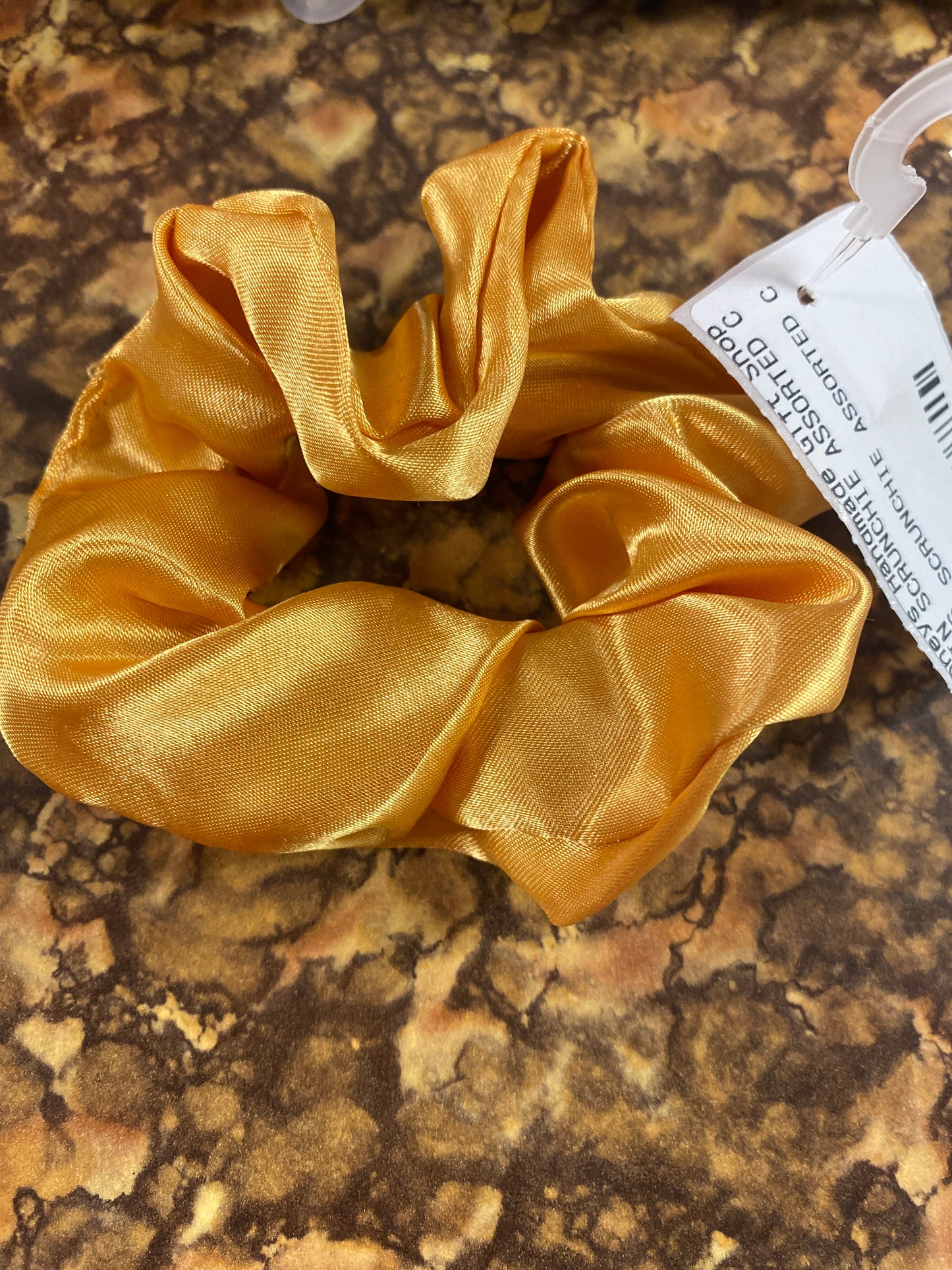 SATIN SCRUNCHIE DARK GOLD