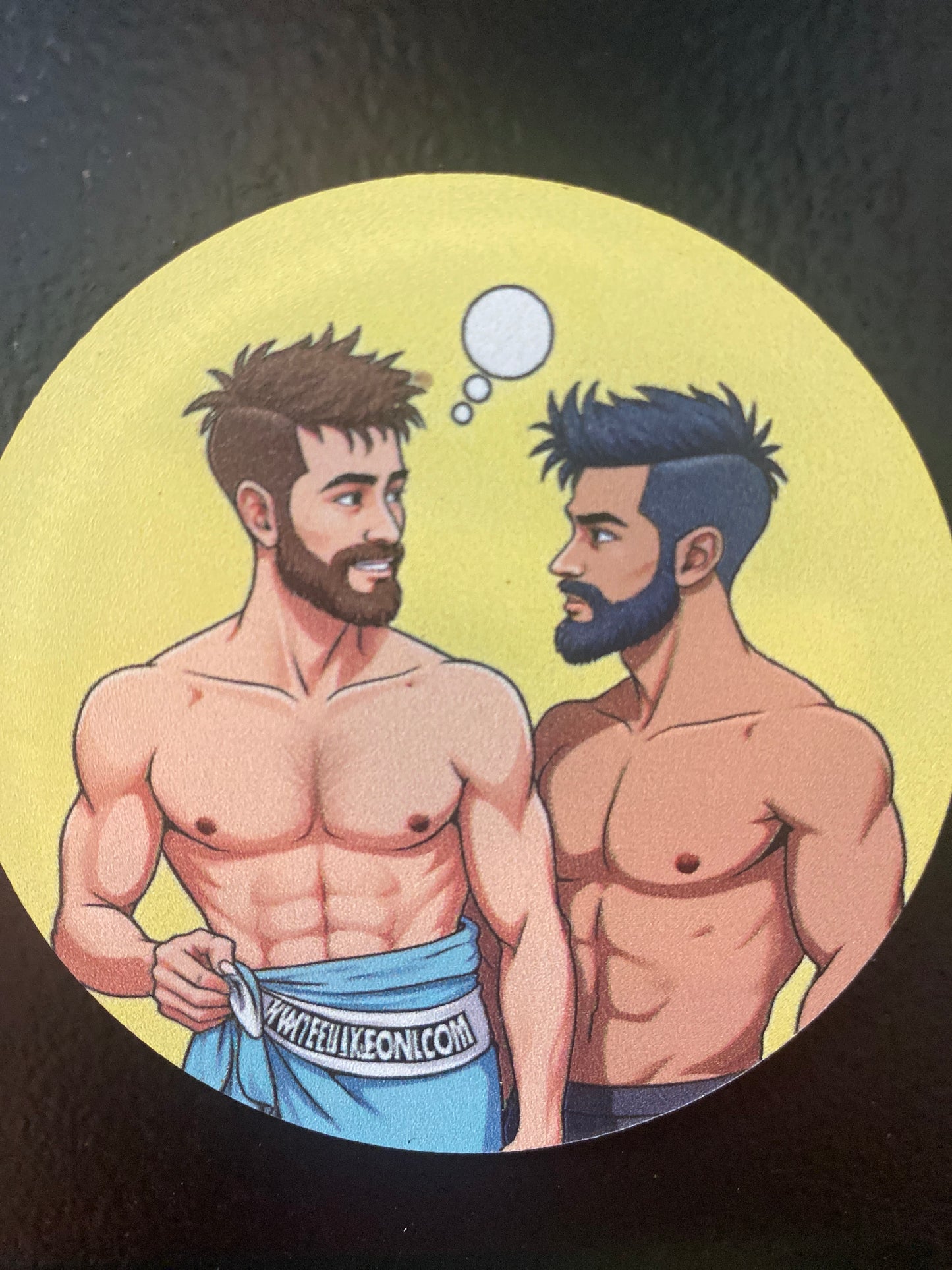 MEN IN TOWELS ROUND MAGNET