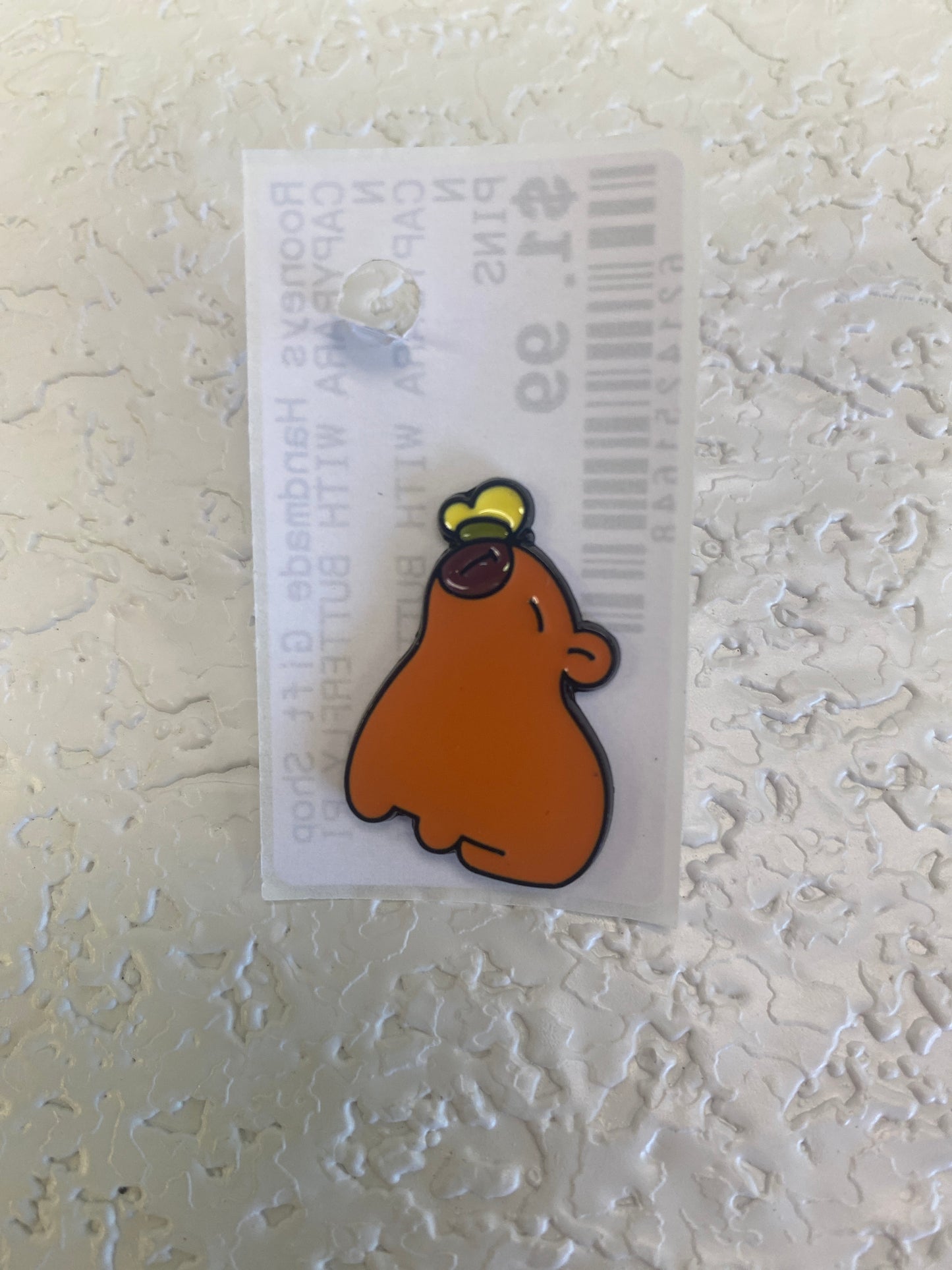 CAPYBARA WITH BUTTERFLY PIN