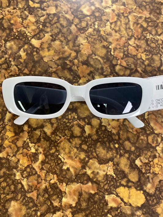 WHITE SQUARE ROUND GLASSES