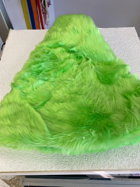 GREEN FLUFFY TREE SKIRT