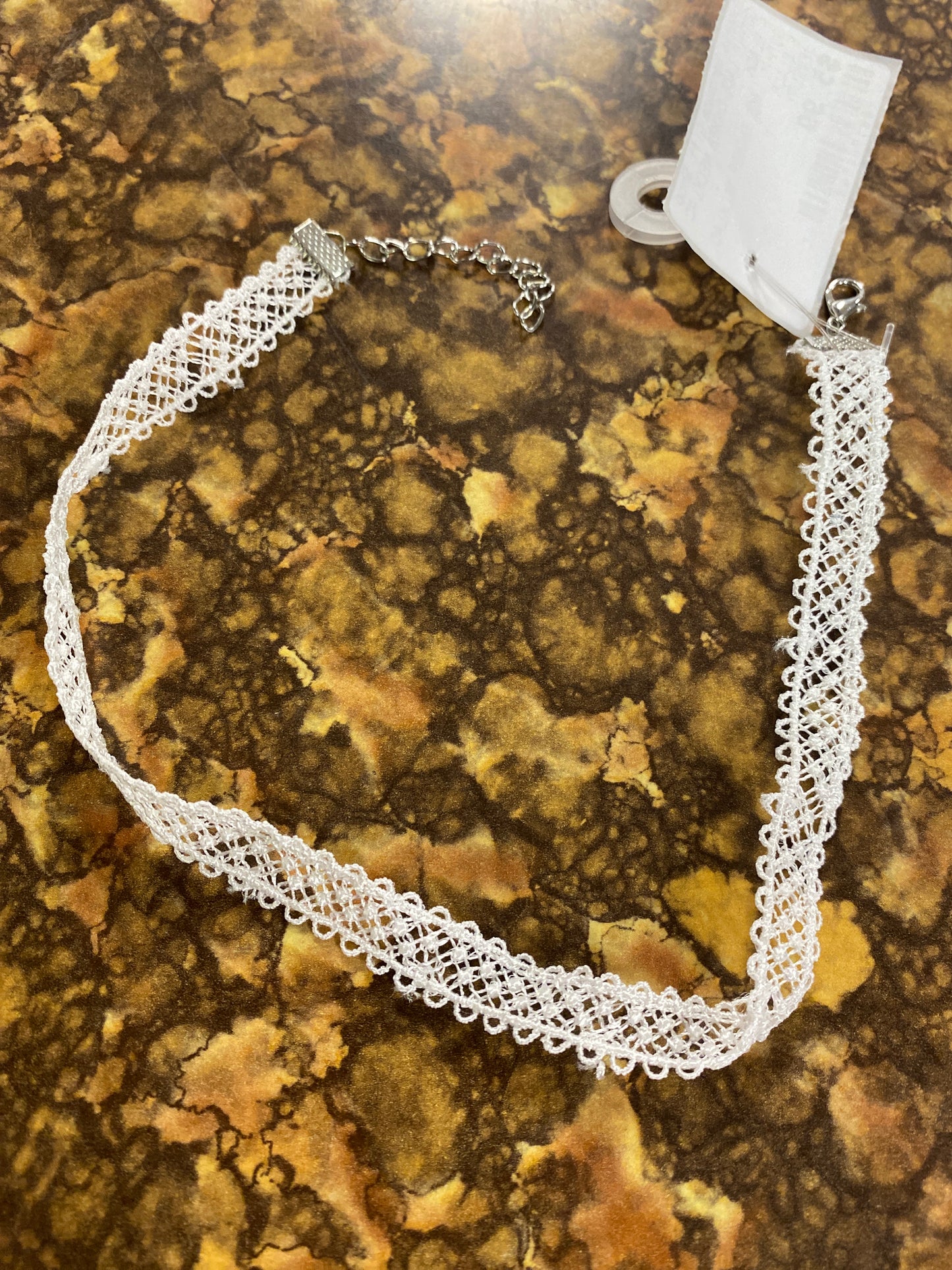 WHITE LACE CHOKER