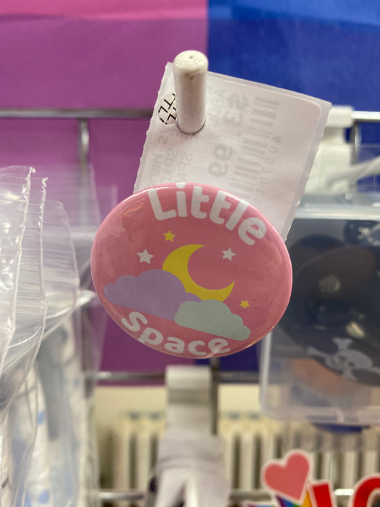 LITTLE SPACE BUTTON