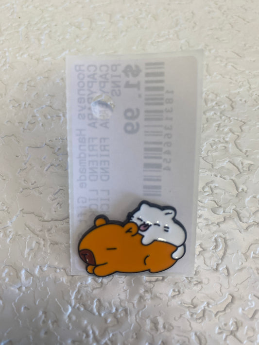 CAPYBARA FRIEND LICK PIN