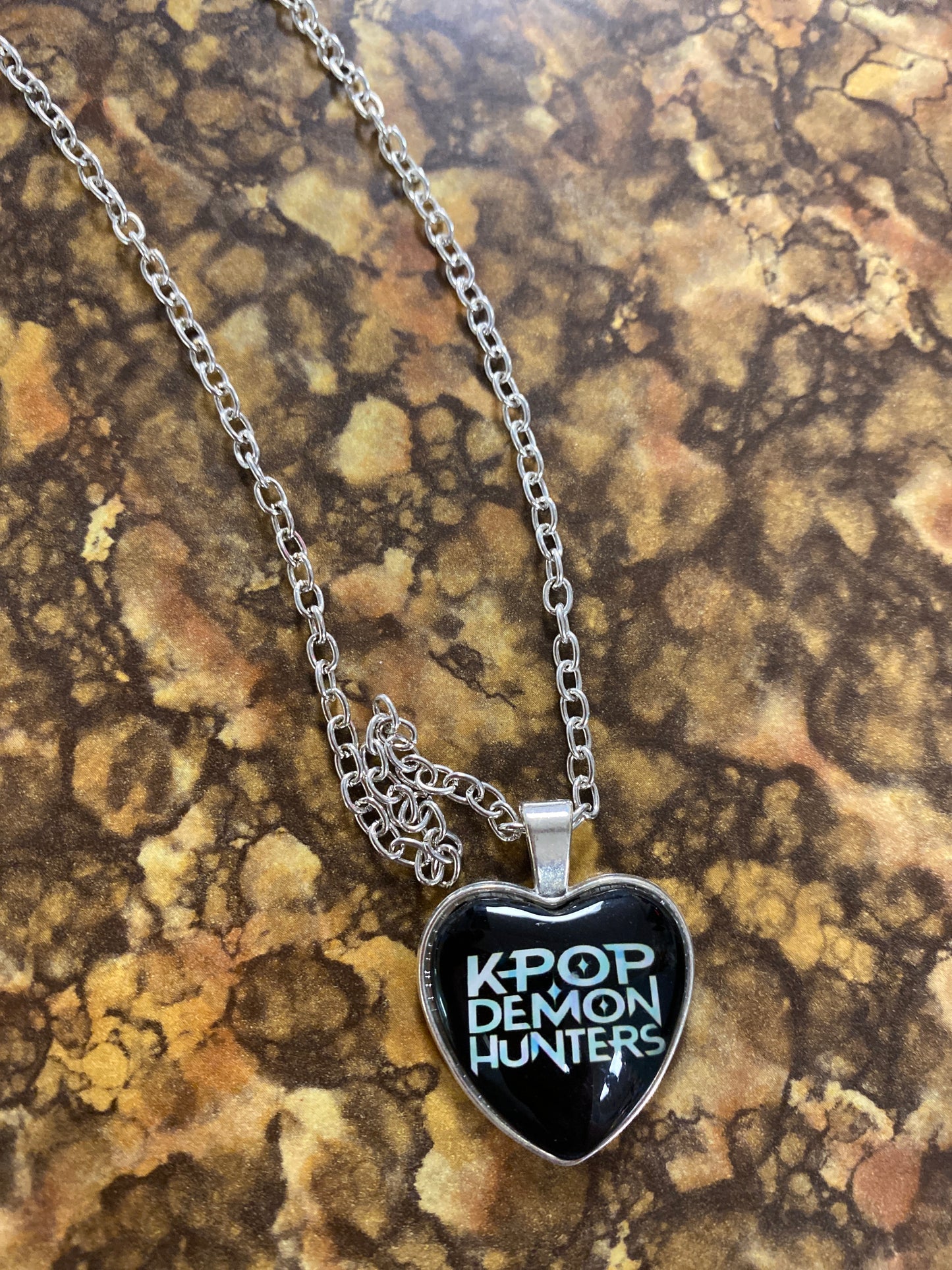 KPOP DEMON HUNTERS HEART NECKLACE