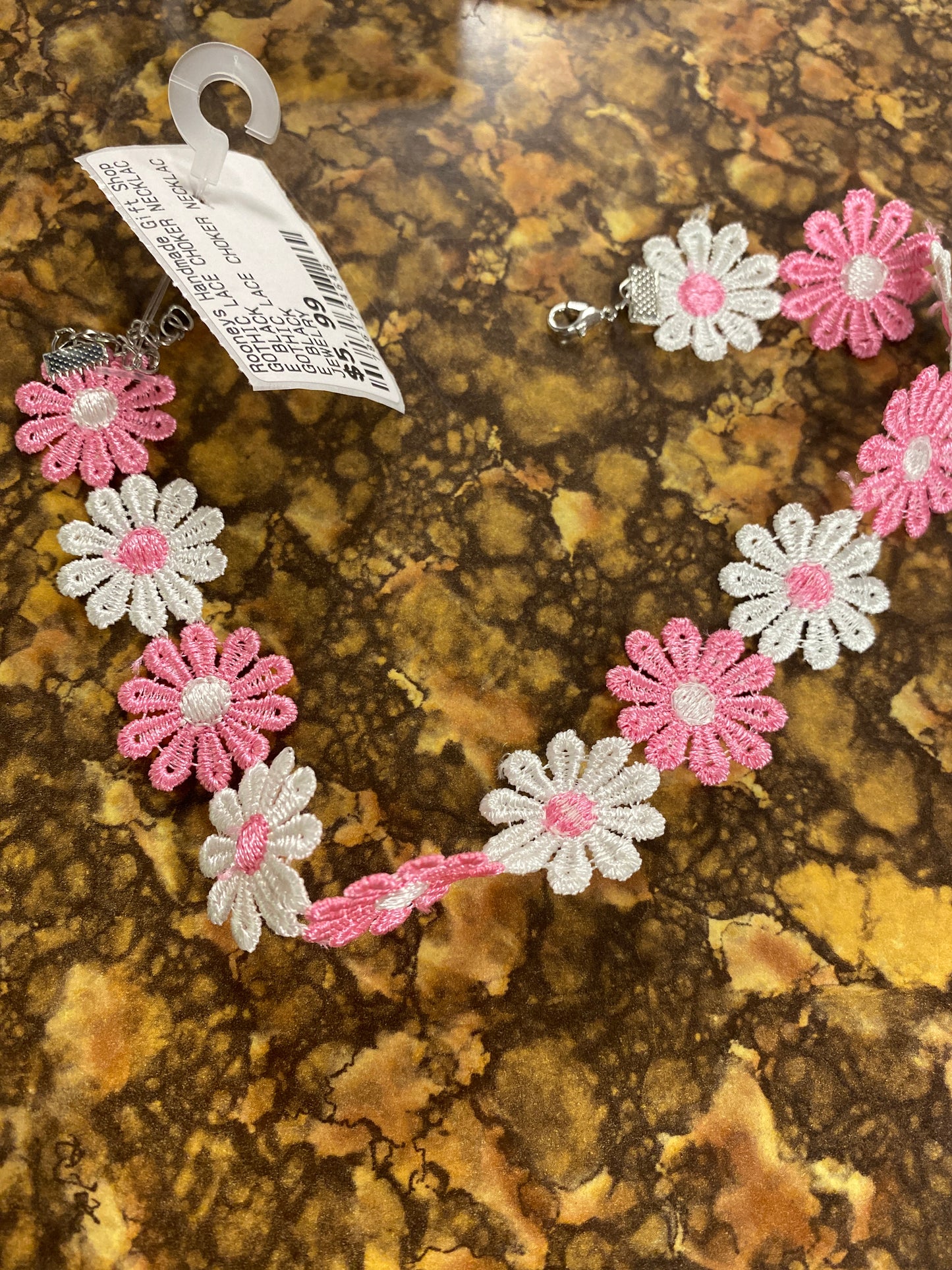 WHITE PINK FLOWER CHOKER